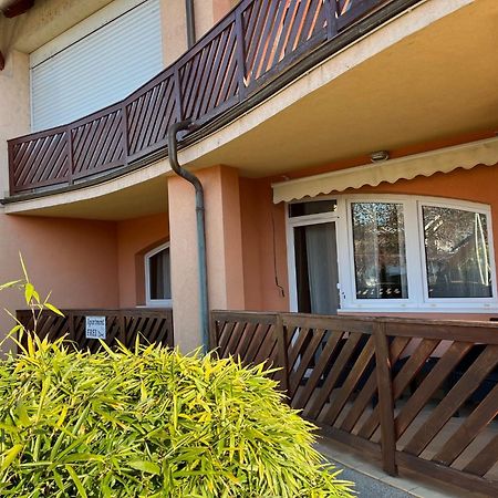Y Apartman Balatonlelle Exteriör bild