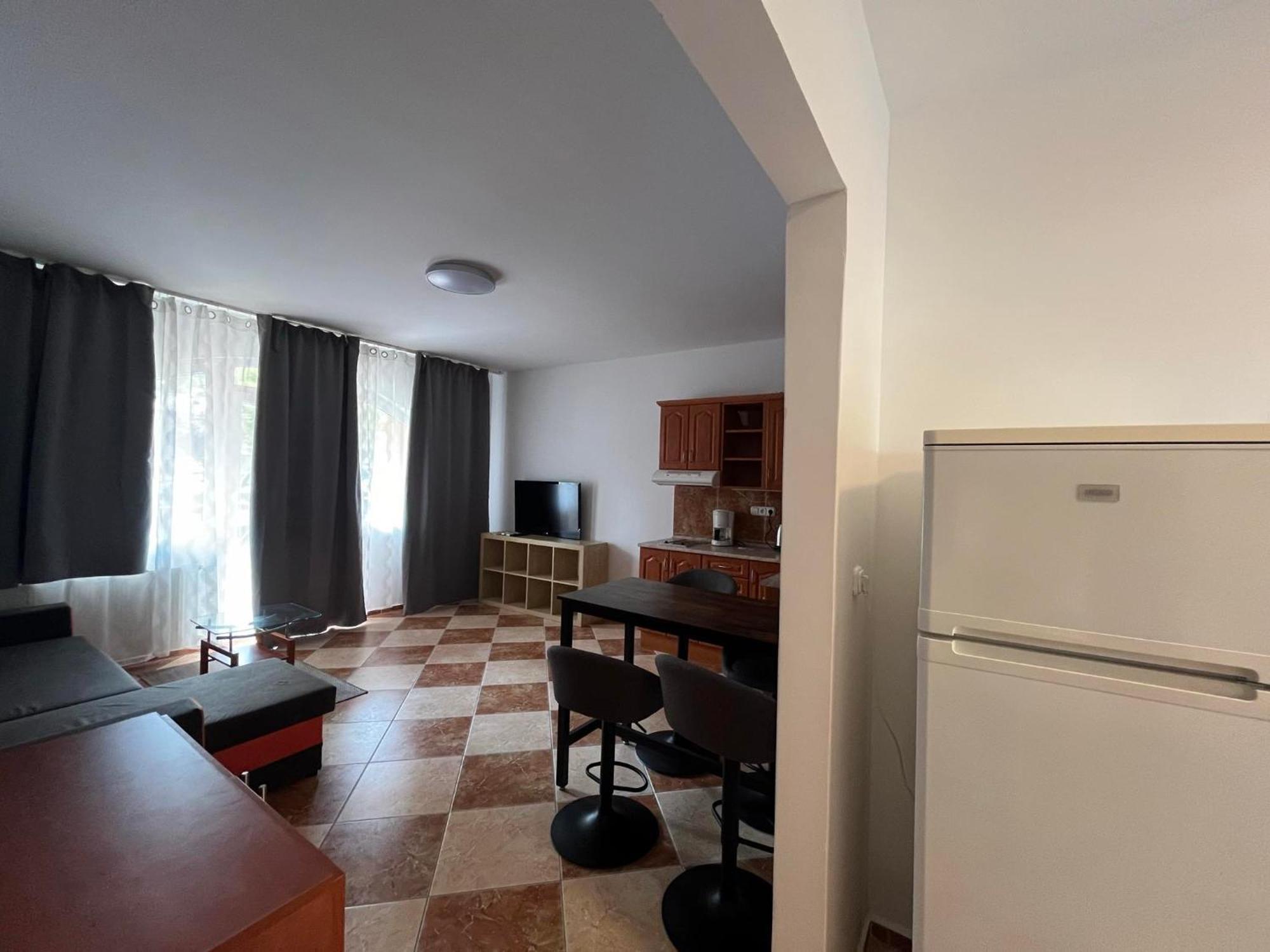 Y Apartman Balatonlelle Exteriör bild